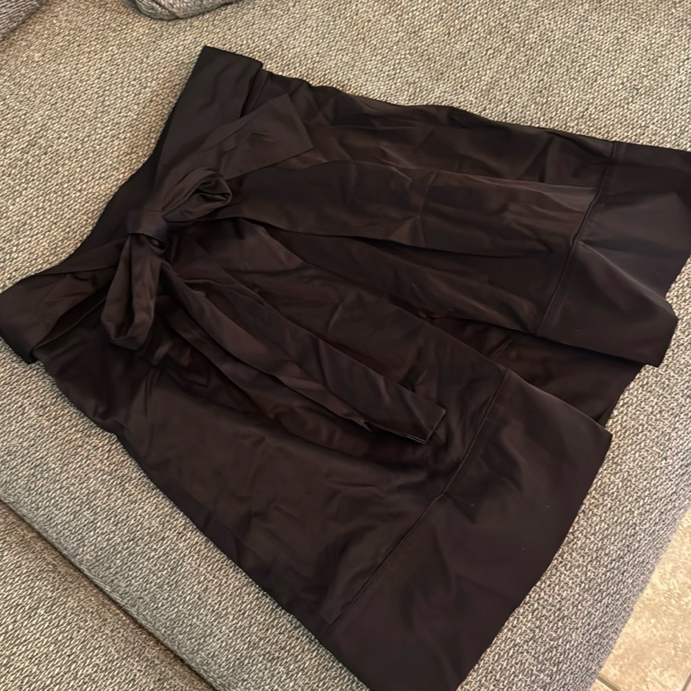 BEBÉ | black skirt | size 6
